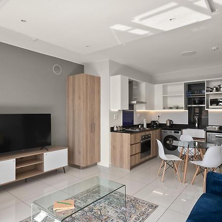 The Median Rosebank Luxury Apartment - Building With Generator Johannesburg Eksteriør bilde