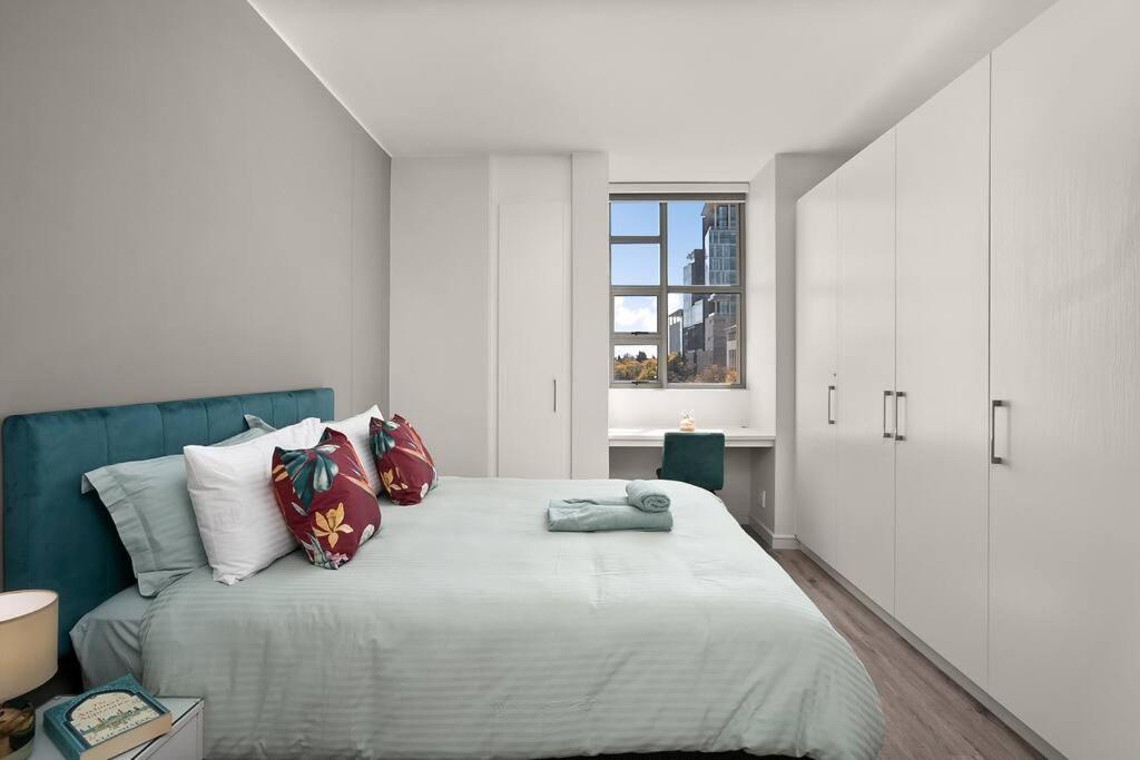 The Median Rosebank Luxury Apartment - Building With Generator Johannesburg Eksteriør bilde