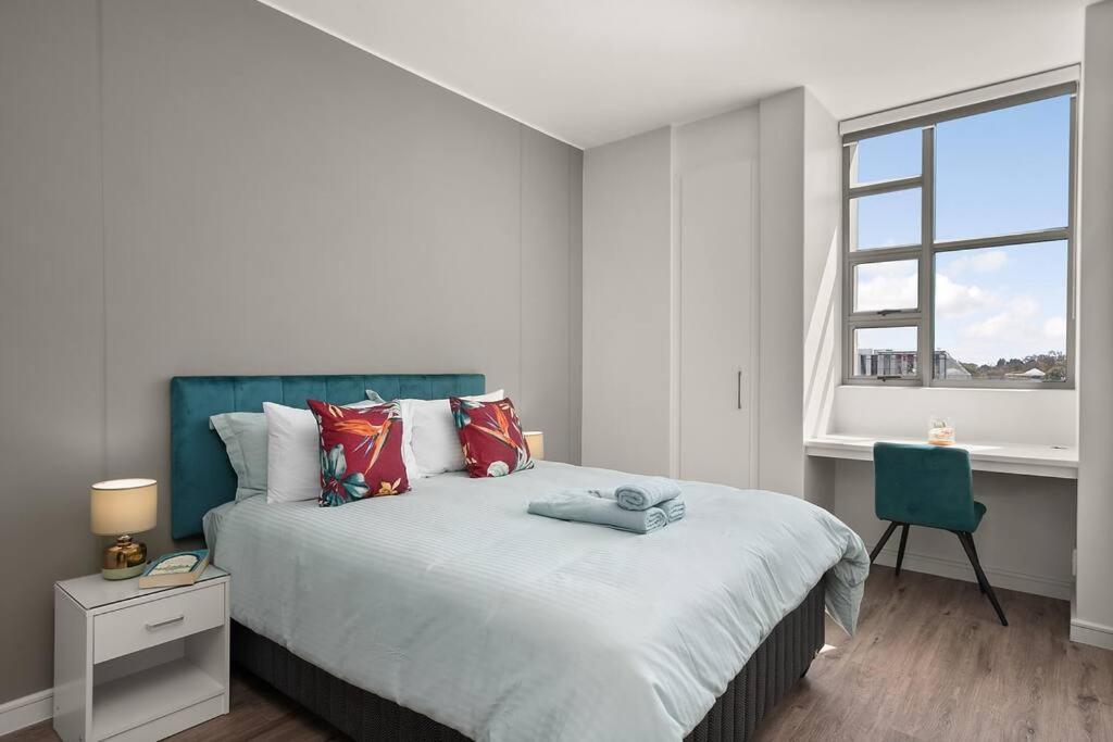 The Median Rosebank Luxury Apartment - Building With Generator Johannesburg Eksteriør bilde