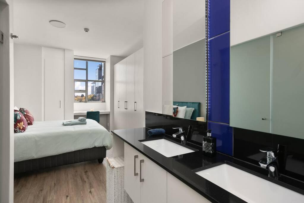 The Median Rosebank Luxury Apartment - Building With Generator Johannesburg Eksteriør bilde