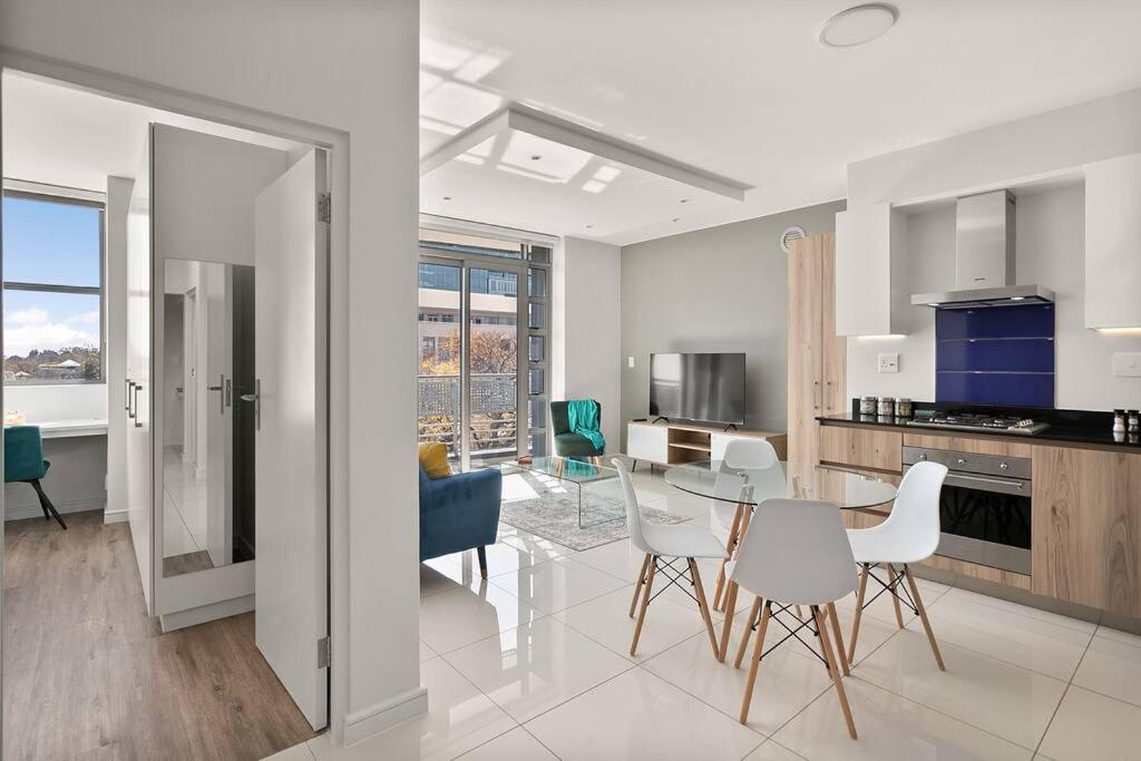 The Median Rosebank Luxury Apartment - Building With Generator Johannesburg Eksteriør bilde