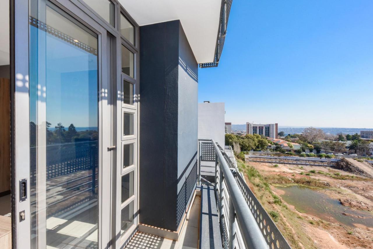 The Median Rosebank Luxury Apartment - Building With Generator Johannesburg Eksteriør bilde