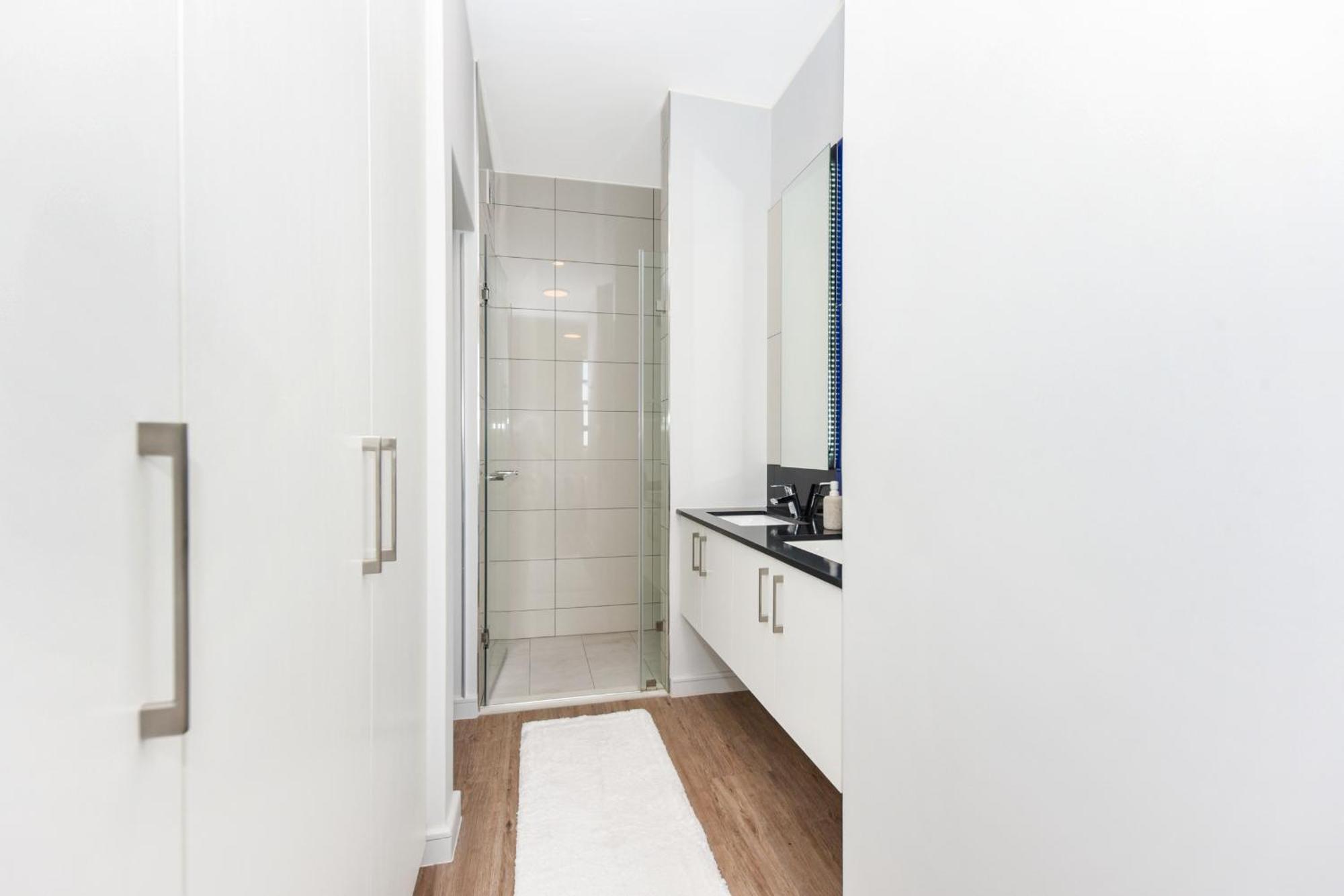 The Median Rosebank Luxury Apartment - Building With Generator Johannesburg Eksteriør bilde