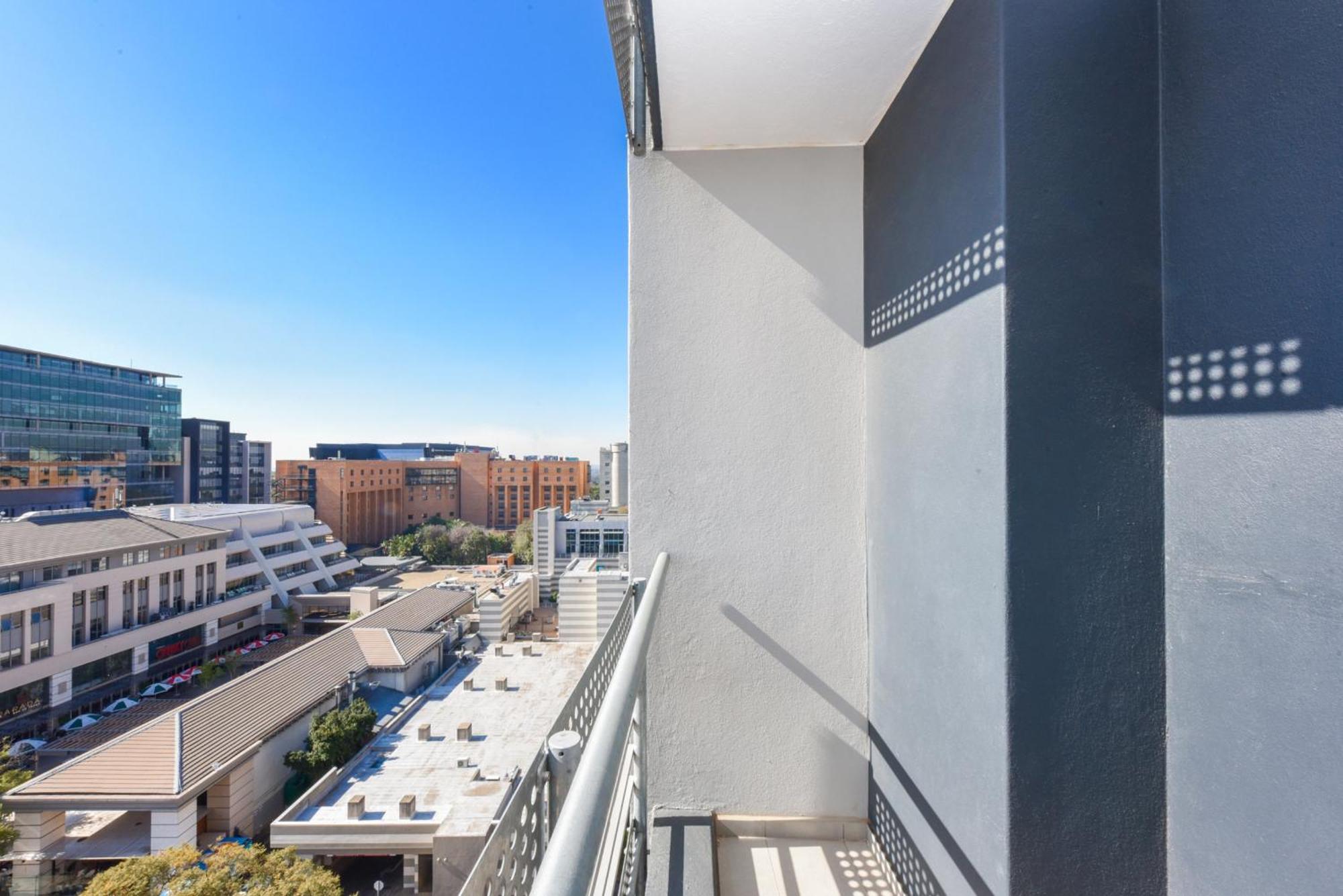 The Median Rosebank Luxury Apartment - Building With Generator Johannesburg Eksteriør bilde