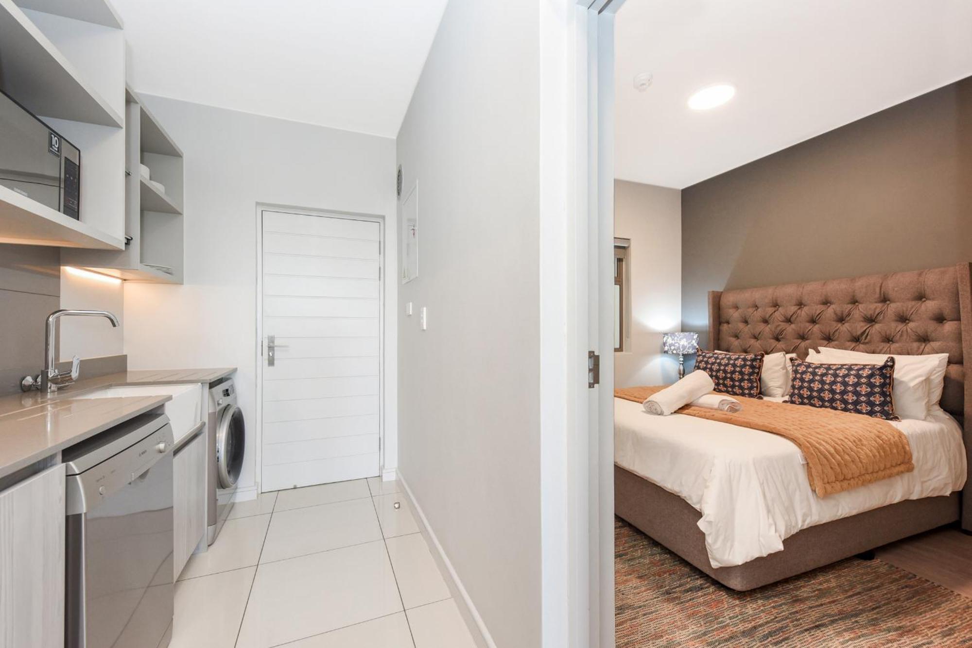 The Median Rosebank Luxury Apartment - Building With Generator Johannesburg Eksteriør bilde