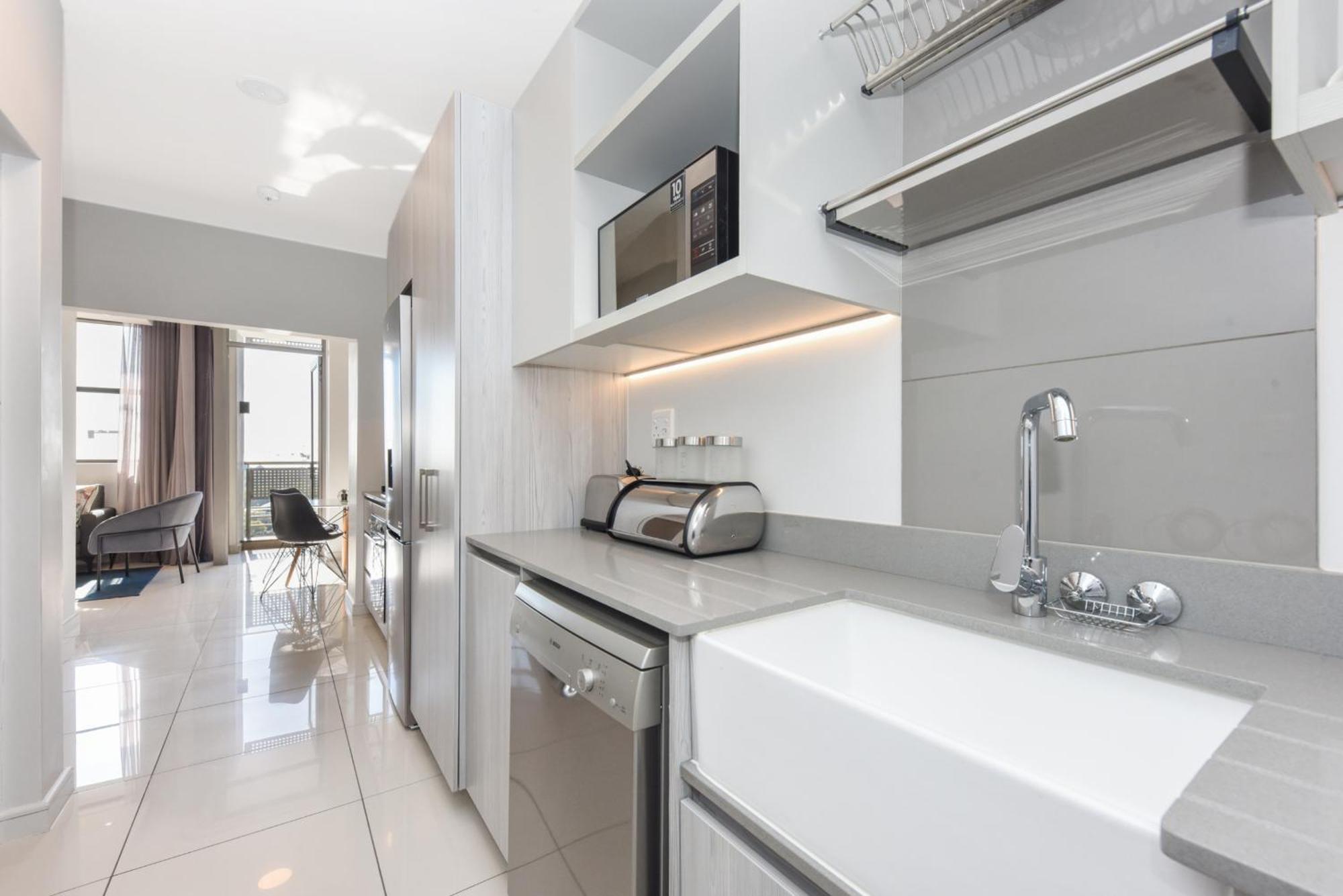 The Median Rosebank Luxury Apartment - Building With Generator Johannesburg Eksteriør bilde