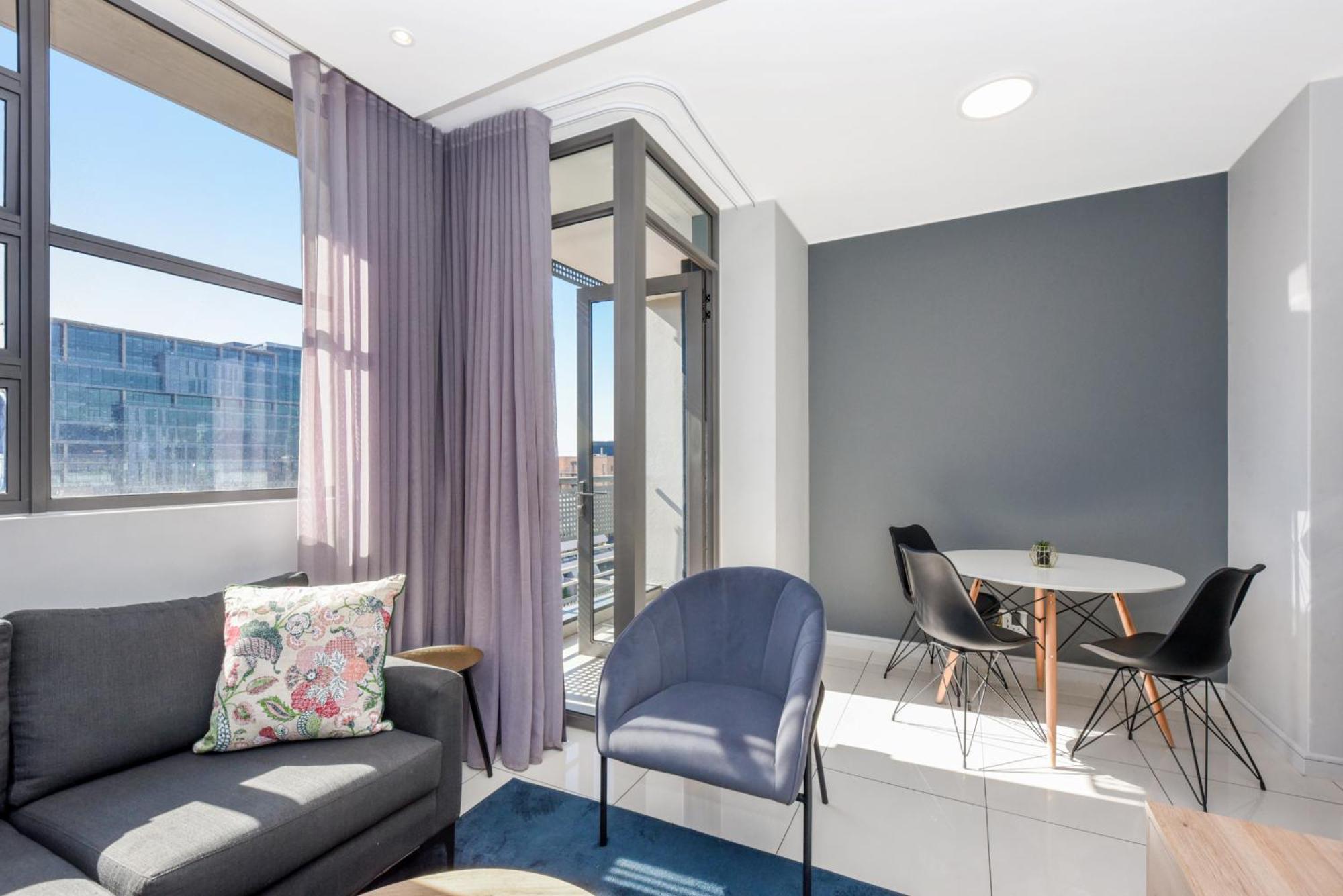 The Median Rosebank Luxury Apartment - Building With Generator Johannesburg Eksteriør bilde